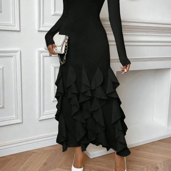 Black Elegant Women's Plus Size Sexy Design Scoop Neck Maxi A-Line Dress - Picture 4 of 8